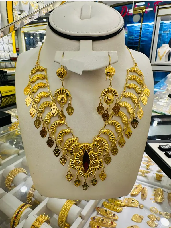 Collier et boucles 23.50 g