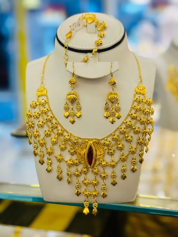 Ensemble 28.50 g / collier et boucles 24 g
