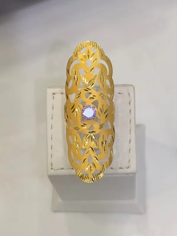 La grande bague avec une seule pierre 3,8 g