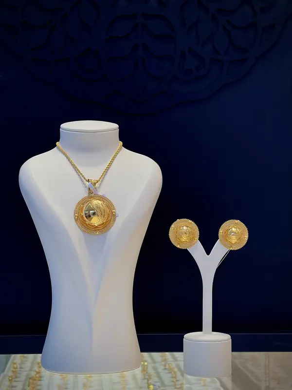 Dome pendant necklace and earring set
